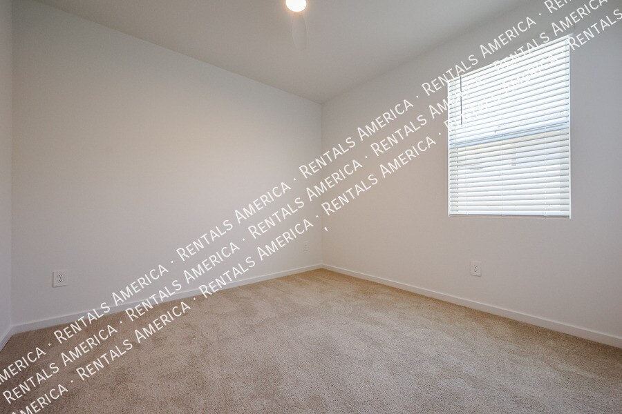 Building Photo - 3380 N Camden Dr