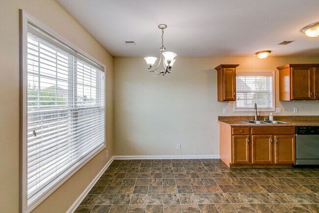 Building Photo - 988 Chardea Ct