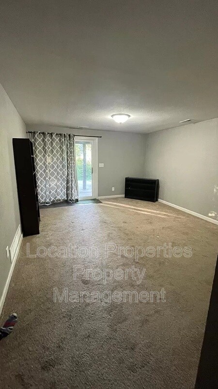 Building Photo - 2824 University Dr