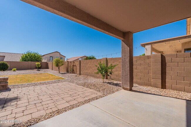 Building Photo - 2741 E Cowboy Cove Trail