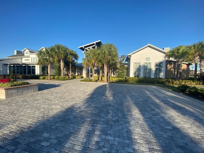 Building Photo - 3 Bedroom 3.5 Bath Home in Winter Park for...