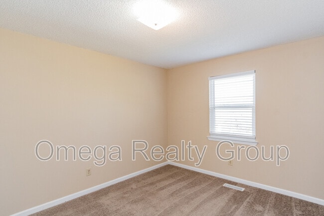 Building Photo - 1031 Oak Blvd