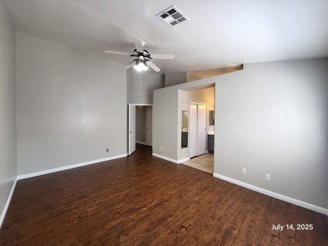 Building Photo - 634 Holly Bush Ct