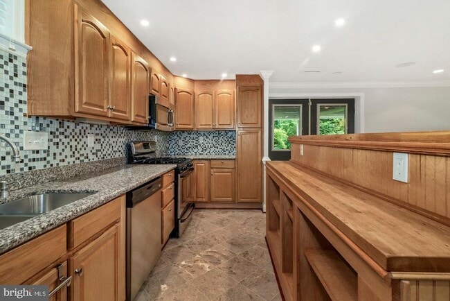 Building Photo - 6212 Lilac Bush Ln