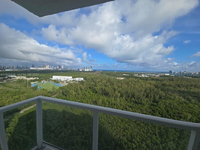 Building Photo - 14951 Royal Oaks Ln