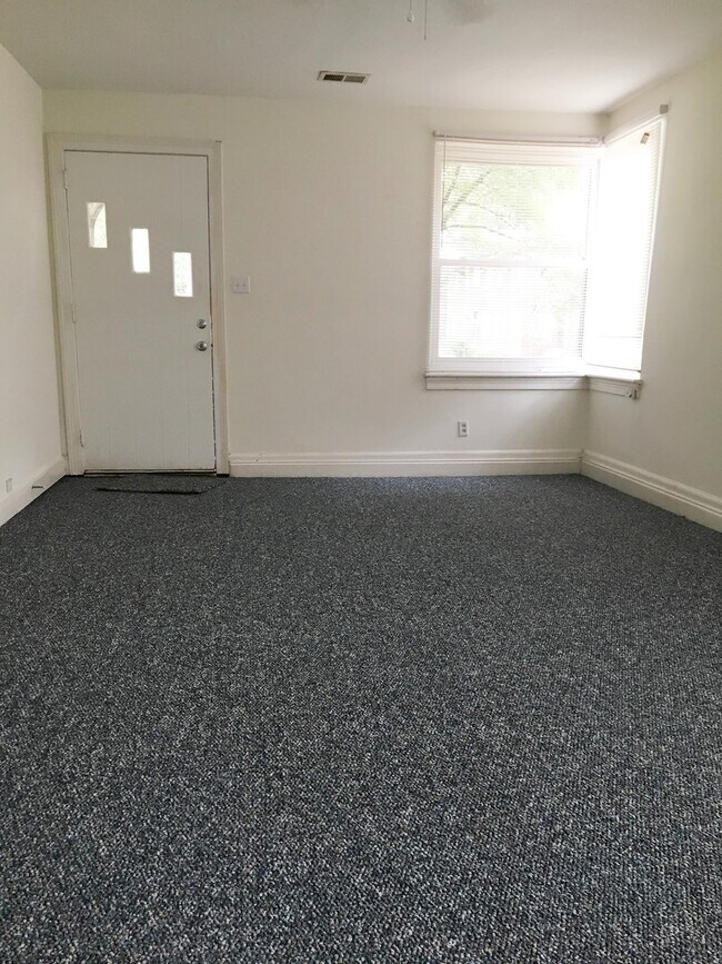 Building Photo - wacc405