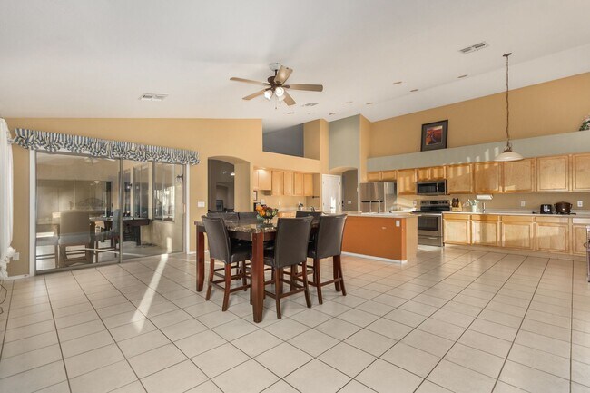 Building Photo - Spectacular 5 bdrm Home, OFFERS SOLAR ELECTRIC!