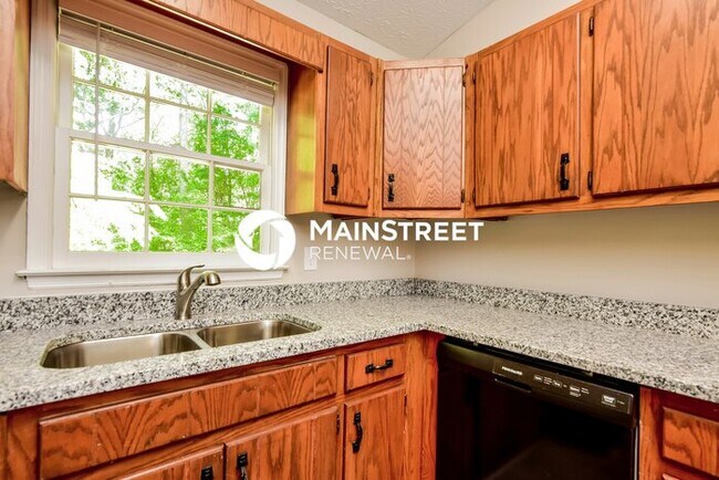 Building Photo - 3 Bedroom Pet-Friendly Home in Ellenwood, GA with Main Street Renewal