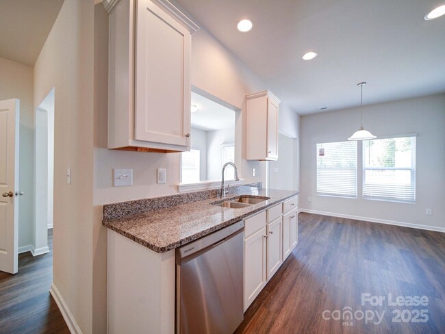 Building Photo - 914 S Battleground Ave