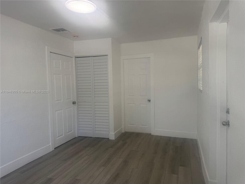 Building Photo - 1657 SW 44th Ave