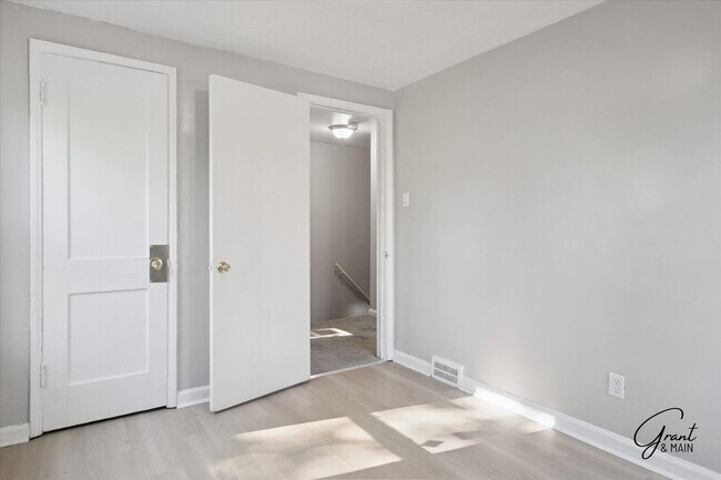 Building Photo - 18330/18332 Kelly Rd - Naama Cohen