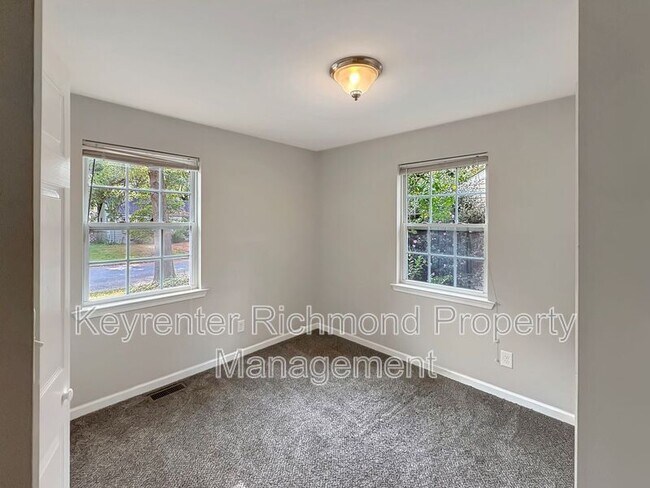 Building Photo - 6400 Kensington Ave