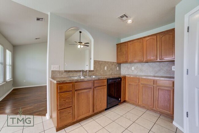 Building Photo - Open House 8/1/24 4pm-5pm! Great 3/2/2 in Owasso’s Lake Valley!