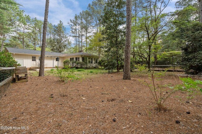 Building Photo - 185 Pine Ridge Dr