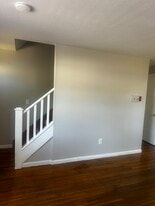 Building Photo - 72 Humbert St