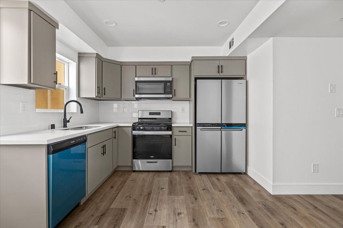 Building Photo - 860 N Hudson Ave