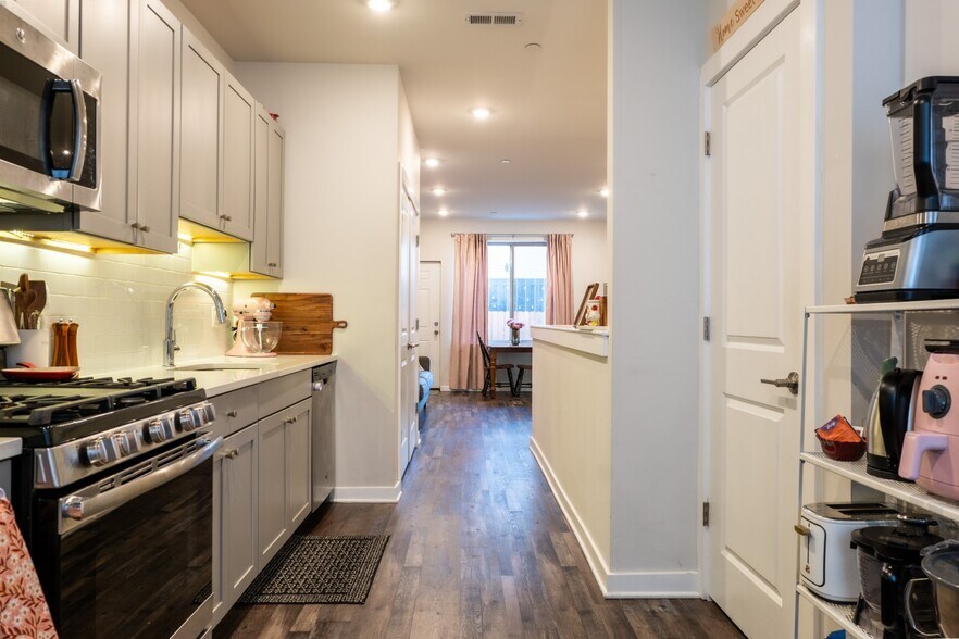 Building Photo - 3708 Haverford Ave