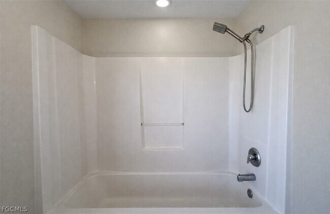 Building Photo - 2010 NE 13th Pl