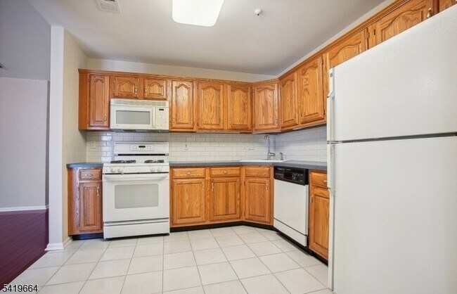 Building Photo - 157 Potomac Dr