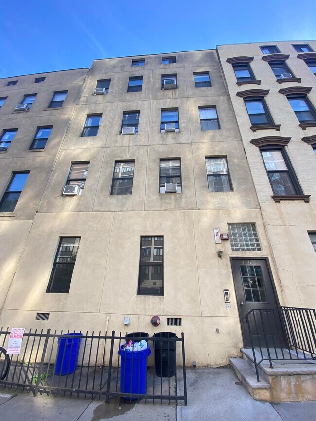 Building Photo - 407 1st St