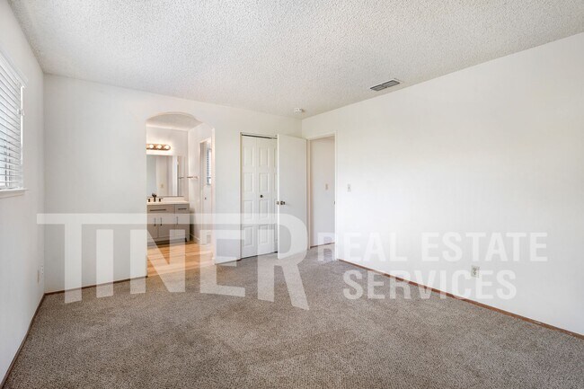 Building Photo - 3000 Nikol St