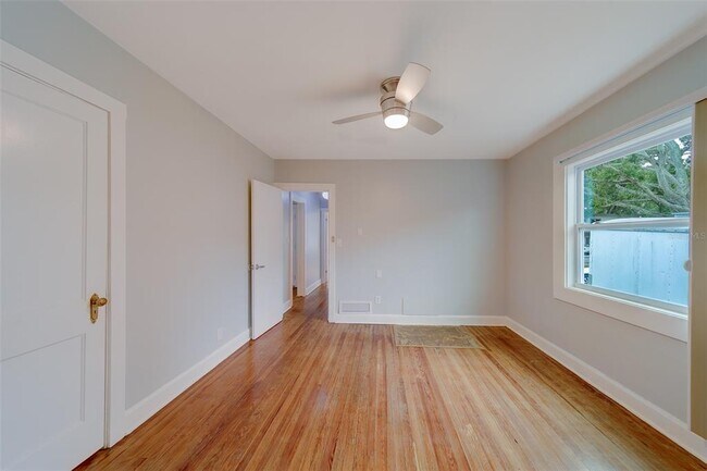 Building Photo - 810 2nd Ave NW