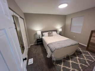 Building Photo - Beautiful Renovated Townhouse-Fully Furnis...