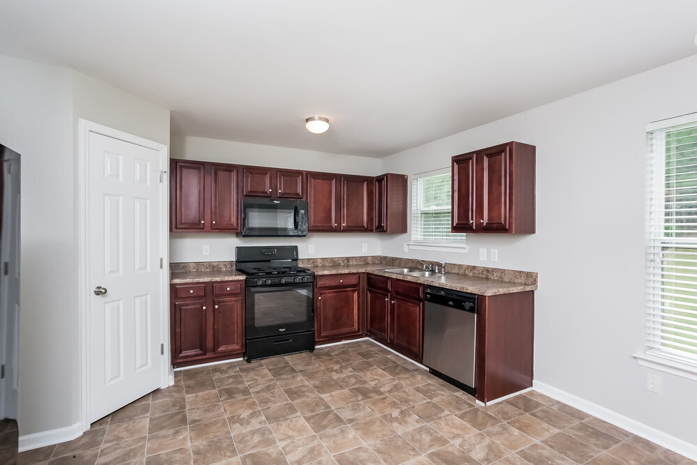 Building Photo - 2420 Valley Creek Dr