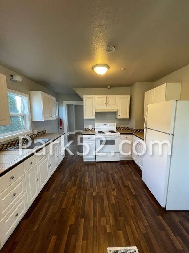 Building Photo - Charming 3 Bed 1 Bath Large Craftsman Styl...