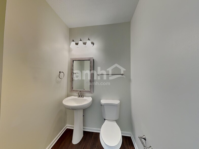 Building Photo - 6605 Shooting Star Dr