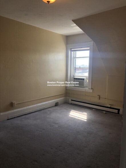 Building Photo - 48 Hereford St