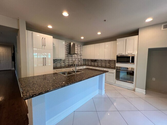 Building Photo - 13539 Whipple St