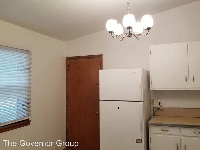 Building Photo - 2 Bedroom/1 Bathroom in Iowa City - East Side