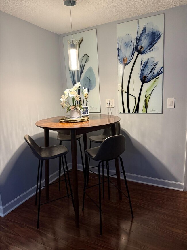 Building Photo - 272 E Haverhill St