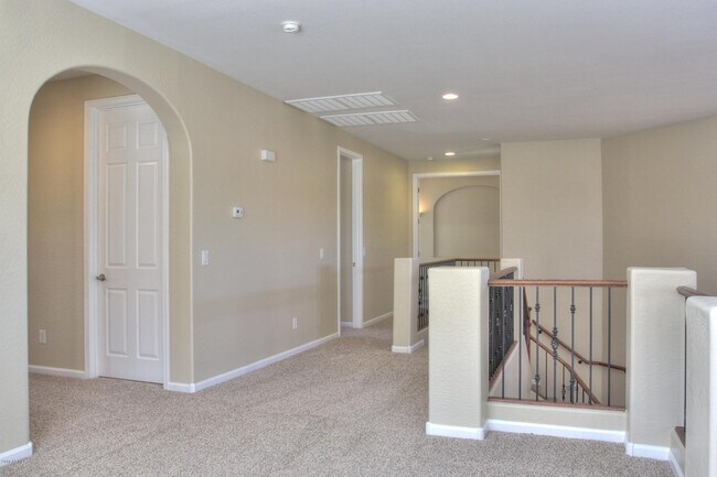 Building Photo - 2413 E Park View Ln