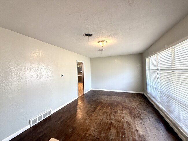 Building Photo - 1737 Mt Washington Rd