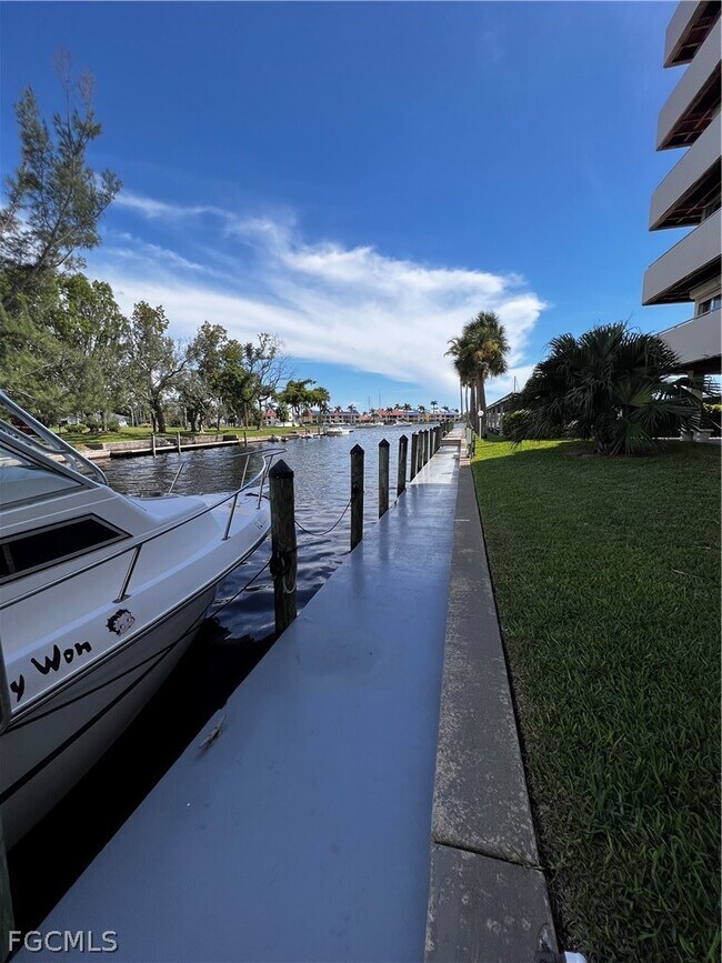 Building Photo - 4803 Sunset Ct