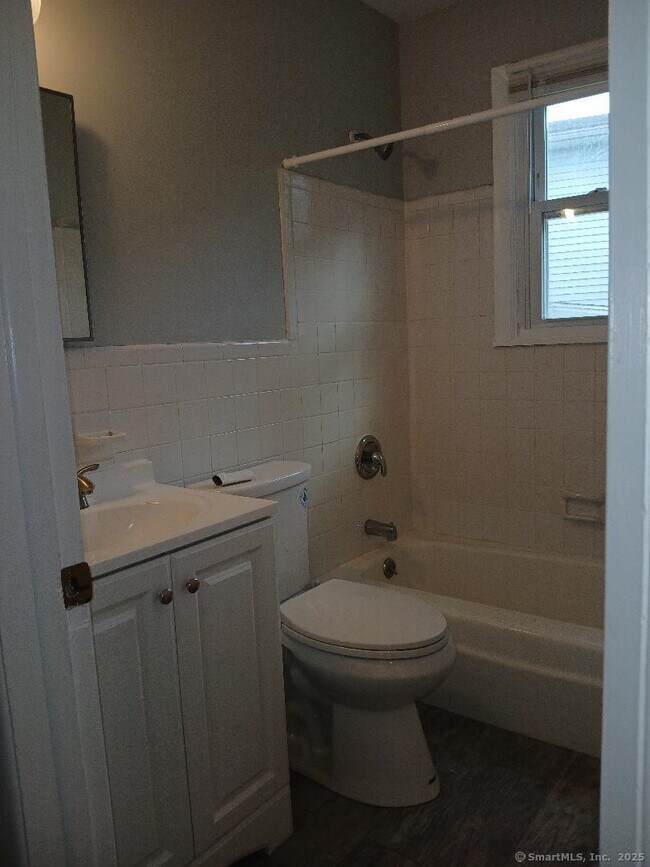 Building Photo - 52 Oak Ridge Dr