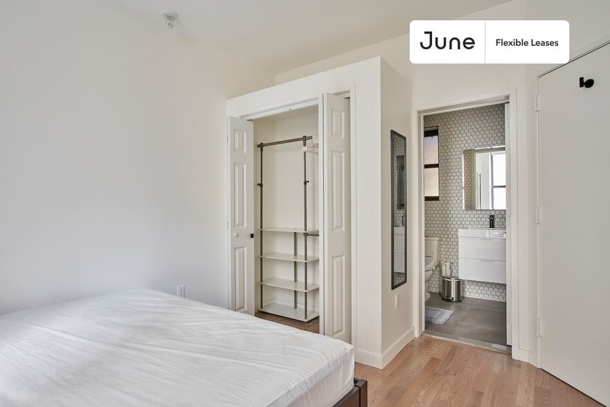 Building Photo - Charming Private ROOM with Bathroom in Manhattan