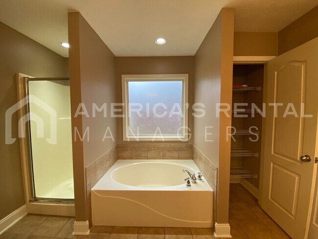 Building Photo - 6253 Sycamore Dr