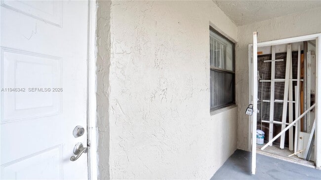 Building Photo - 905 N Franklin Ave