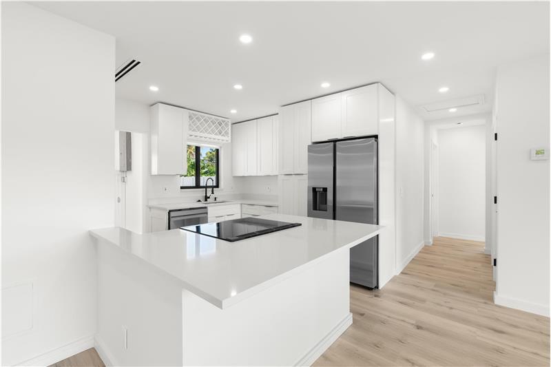 Building Photo - 455 SW 14th Ct