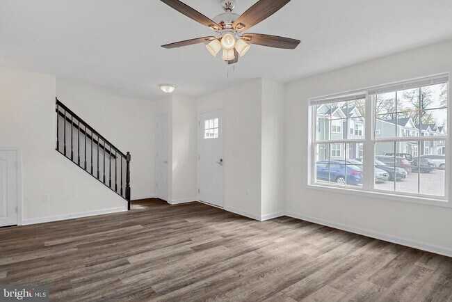 Building Photo - 2623 Maplewood Cir