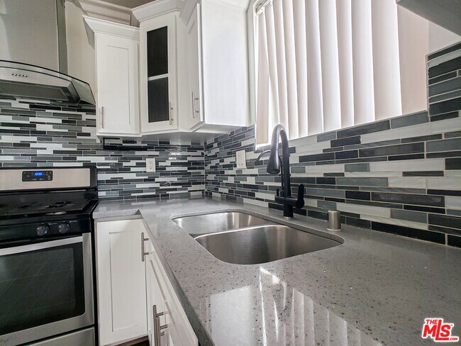 Building Photo - 963 Wilton Pl