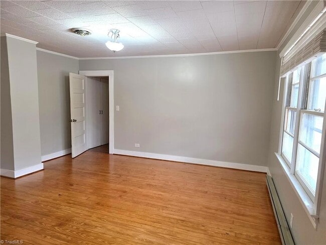 Building Photo - 816 Banner St