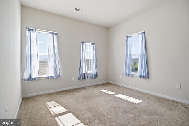 Building Photo - 13735 Air and Space Museum Pkwy