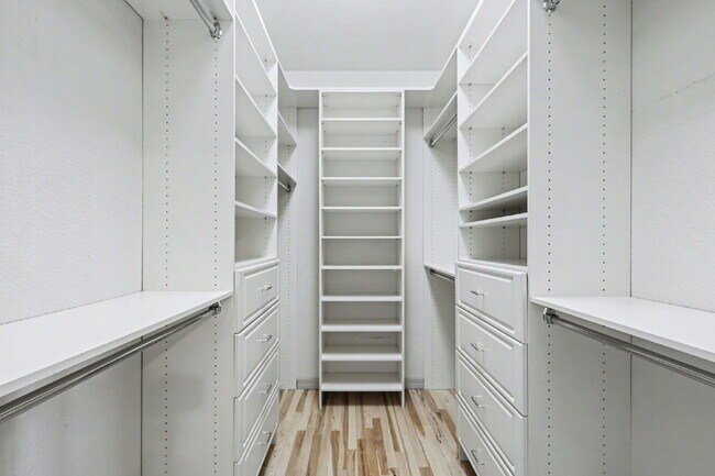 Building Photo - 5322 Balsam St