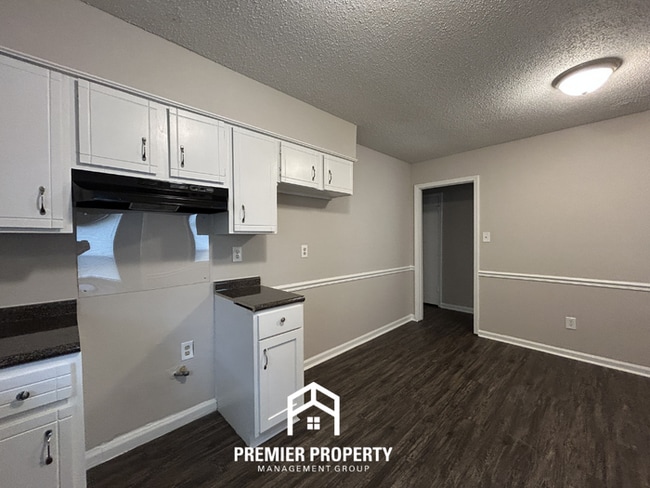 Building Photo - Charming 3BR/2BA Southaven Cove | Vaulted Ceilings, Fireplace & 2-Car Garage