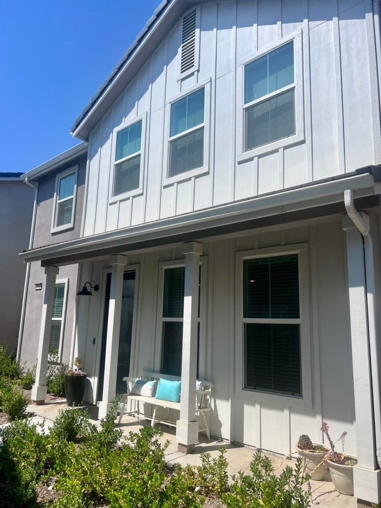 Building Photo - 2712 E Tamarind Dr