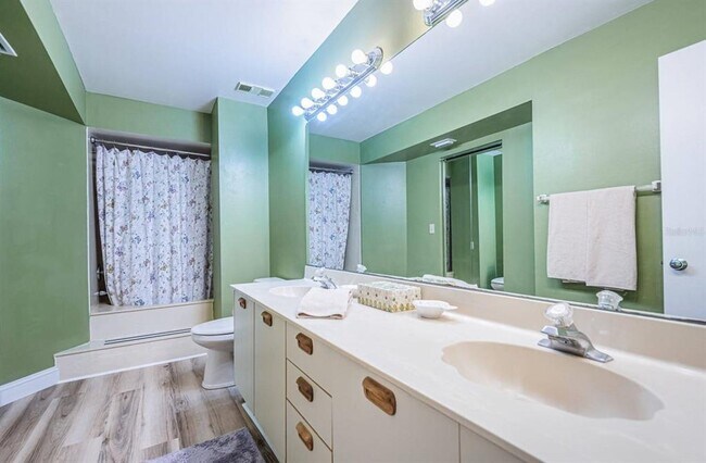 Building Photo - 6000 Bahia Del Mar Cir N